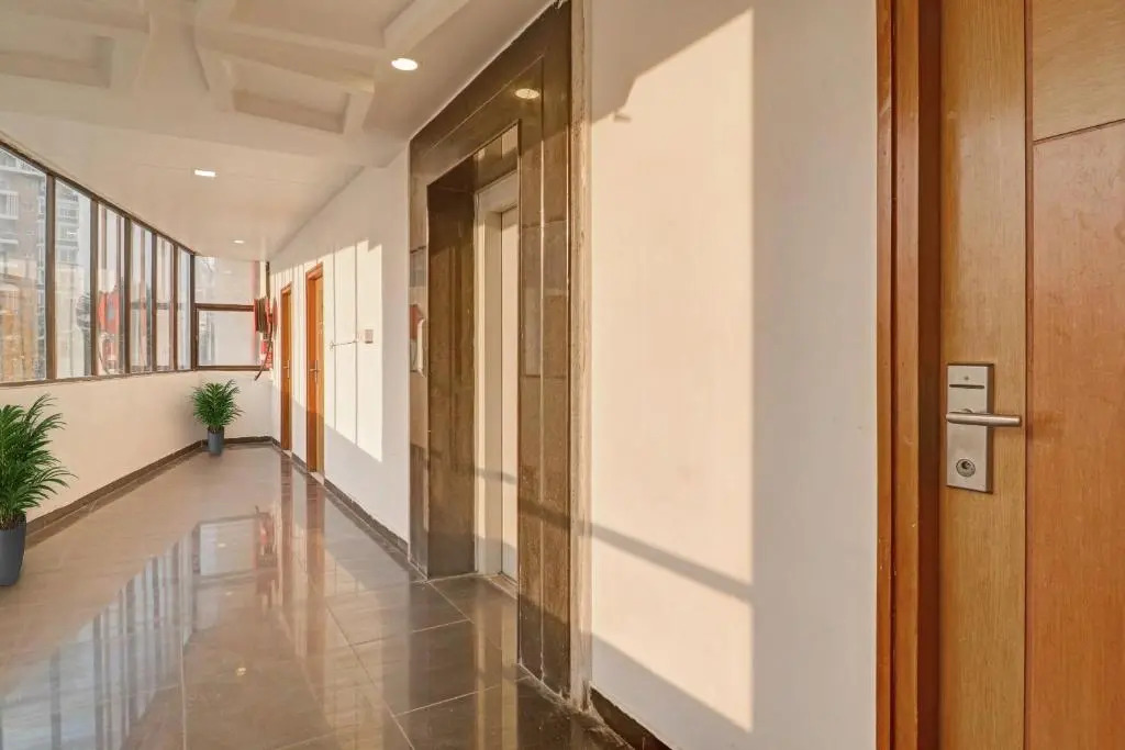 OYO Flagship 81027 Star Inn Near Durgam Cheruvu