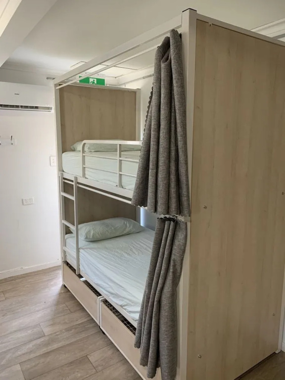 Mummas Hostel Surfers Paradise - 18 to 40 years old - Passport Only