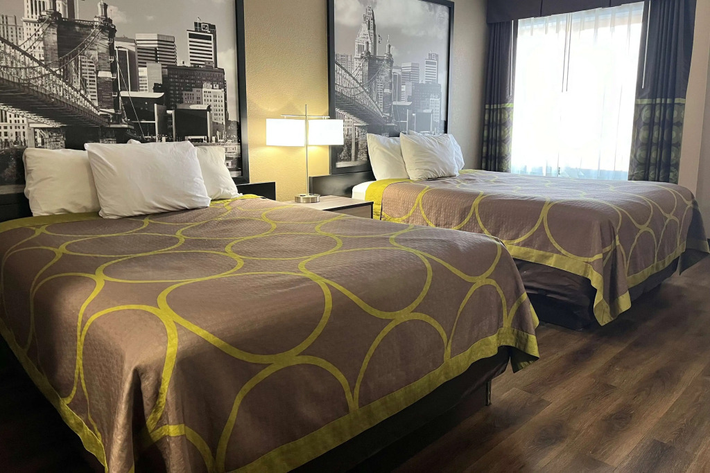 Super 8 by Wyndham Harrison OH