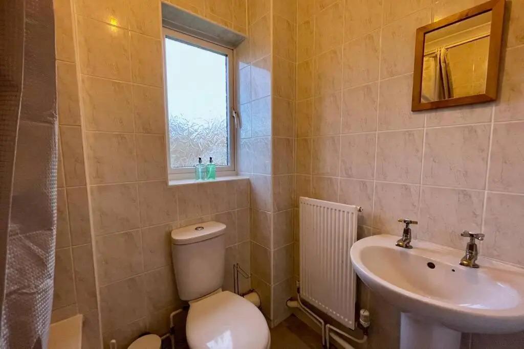 House Near Llandaff for up to 6 With Parking