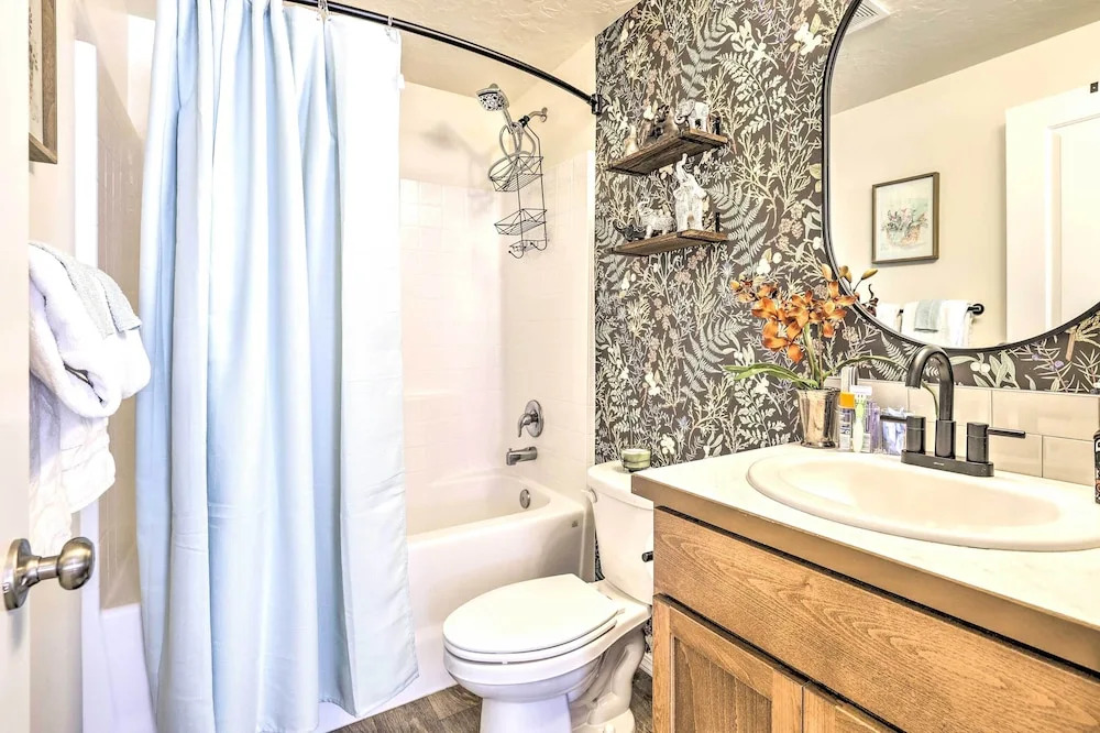 Prismatic Boise Retreat w/ Fenced Backyard!