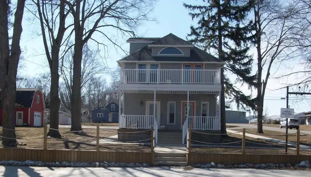 Devils Lake Inn and Devils Lake Inn Too