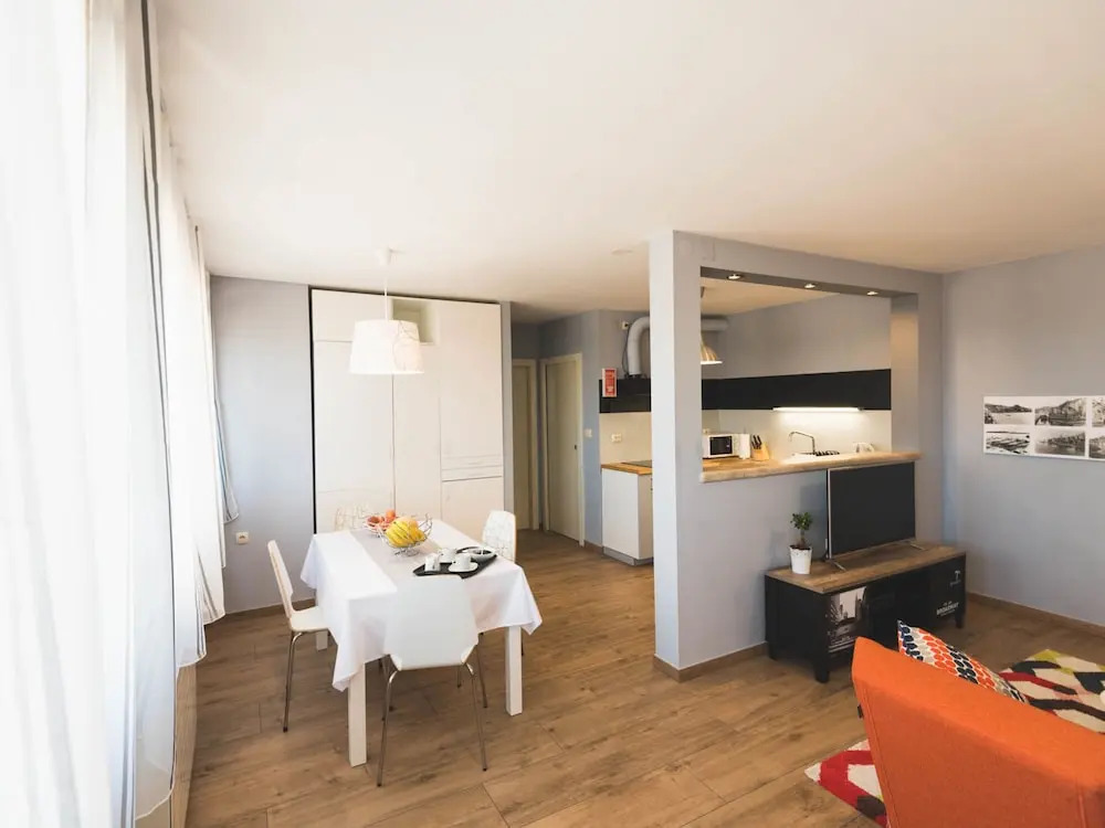 New, Modern & Comfortable, Central yet Quiet, Short Walk to old Town and Beach