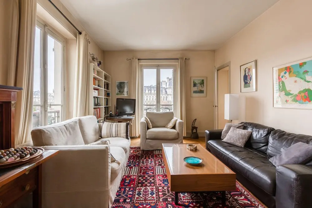 Quai aux Fleurs Apartment