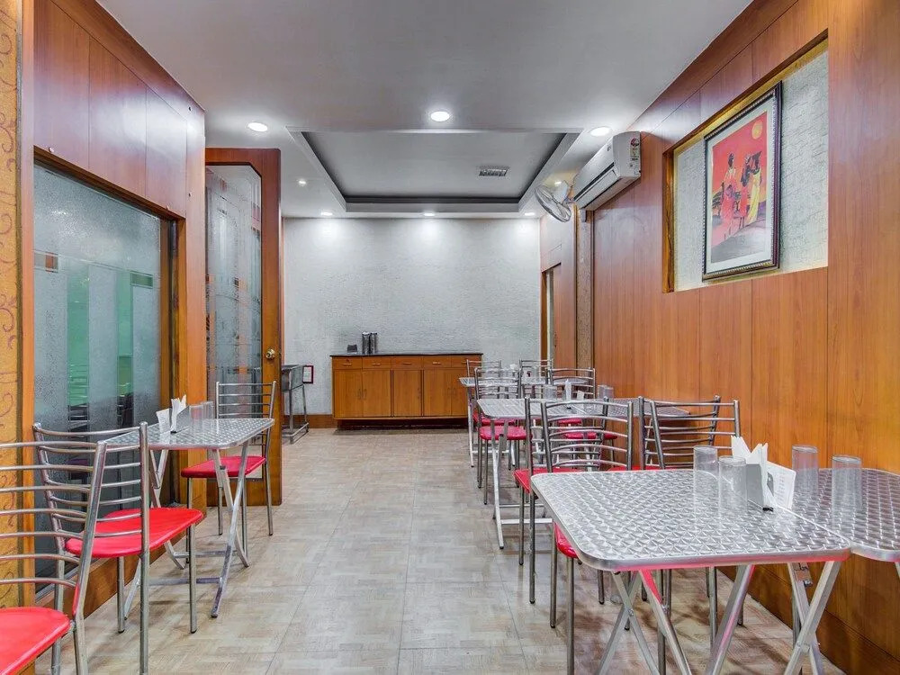 OYO Flagship 7852 Hotel Embassy