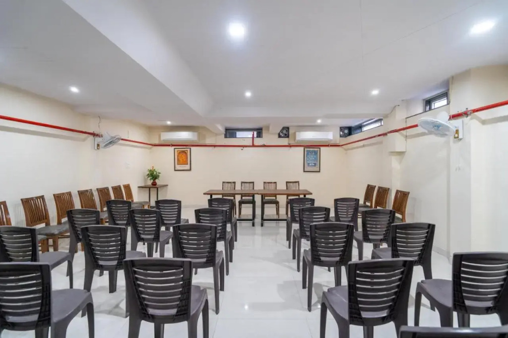 OYO 11602 Ville Parle