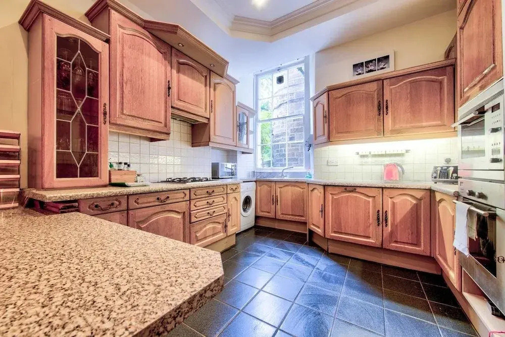 Intriguing 4-bedroom Main Door Apt Near Old Town