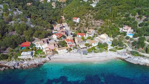 Kaminaki Villas by Tsiolis Family