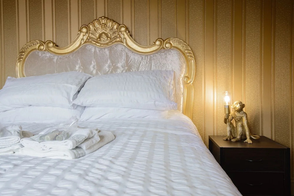 Luxury Versace 2 Bed, Hot Tub, Pool Table, Sky Tv