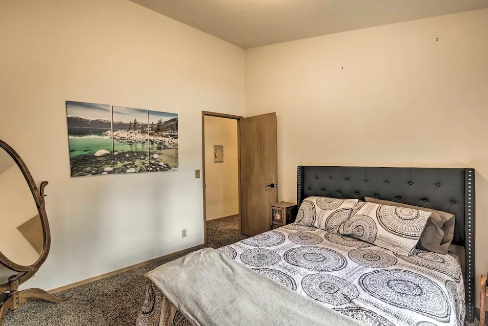 Game Room: Mountain Chalet 5 Mi to Donner Lake