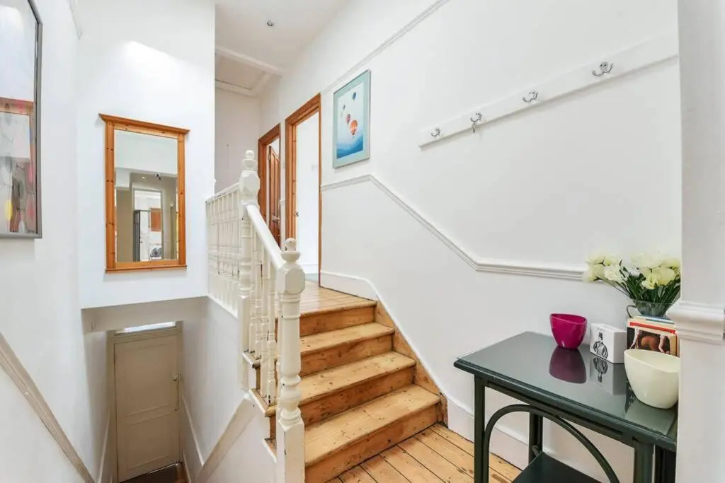 Groves 4 Bedroom, Shepherds Bush