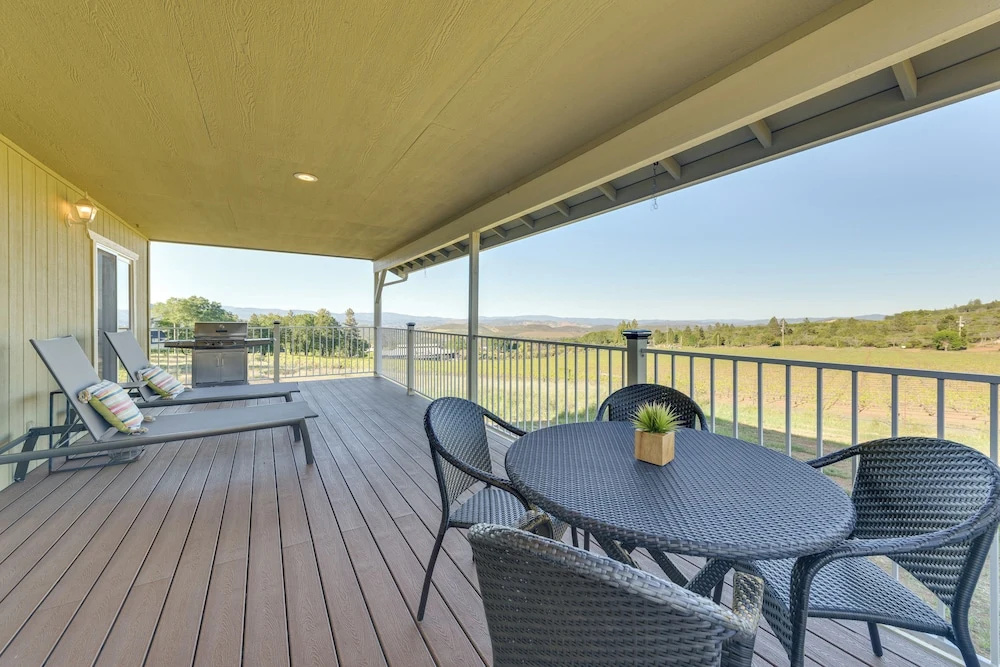 Kelseyville Cottage: Private Deck & On-site Winery