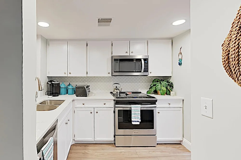 New Listing! Updated W/ Pool - Walk To Beach 3 Bedroom Condo