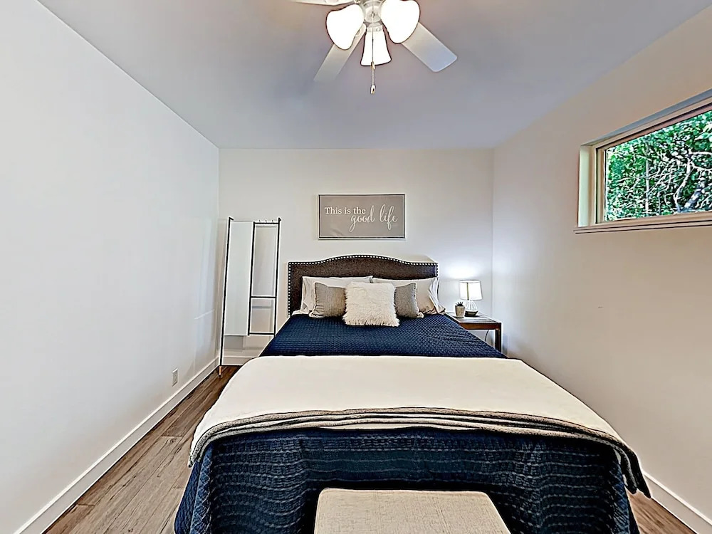 New Listing! Travis Heights Haven Near Trendy Soco 2 Bedroom Condo