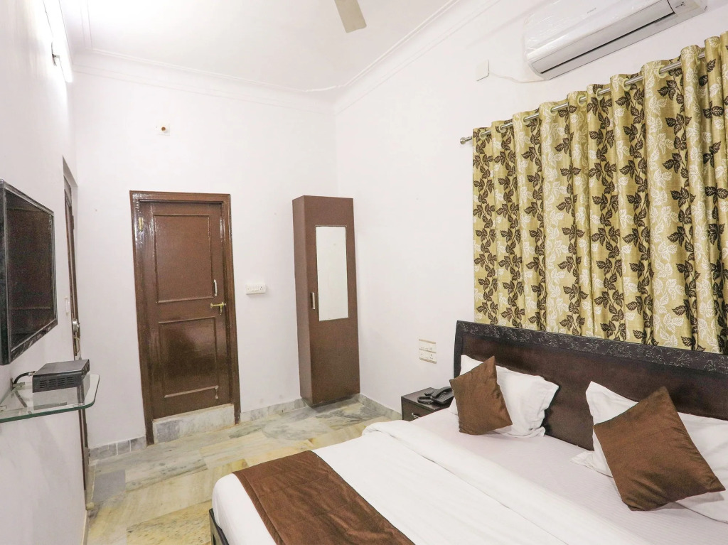 Hotel Royal T By OYO Rooms