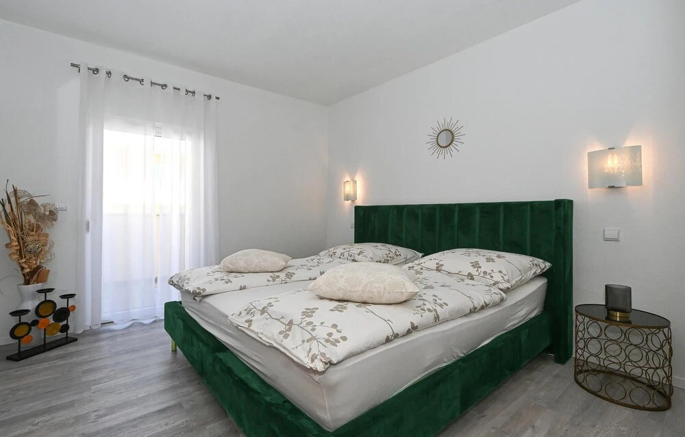 Stunning Apartment in Okrug Gornji With Wifi and 2 Bedrooms