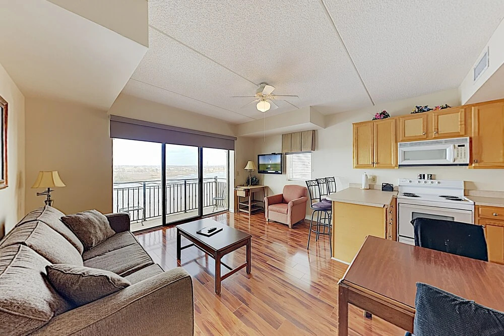 New Listing! Walkable Historic District 1 Bedroom Condo