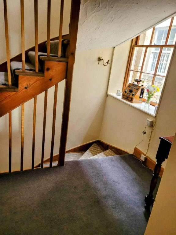 Craigowen - 4 Bed Maisonette on Historic High Street