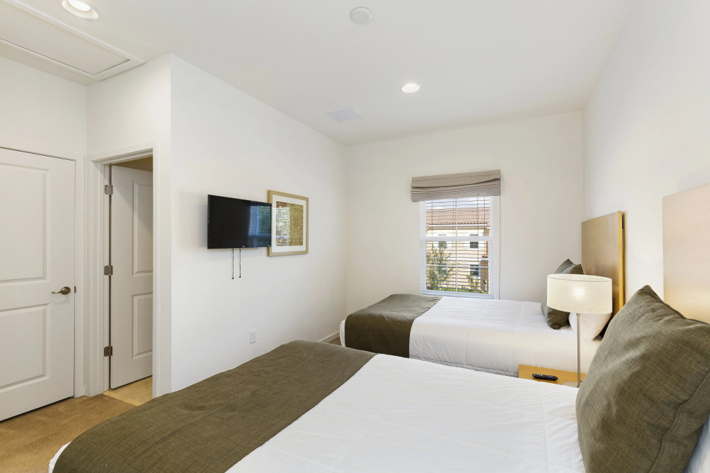 2 Bedrooms 25 Bathrooms Regal Oaks 2604 Rl