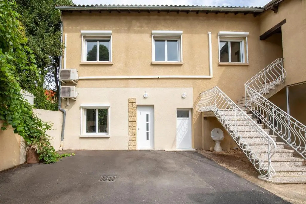 Villa de 200 m2 avec piscine proche du centre-ville