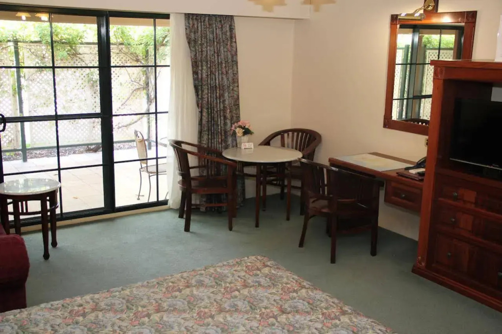The Lawson Riverside Suites