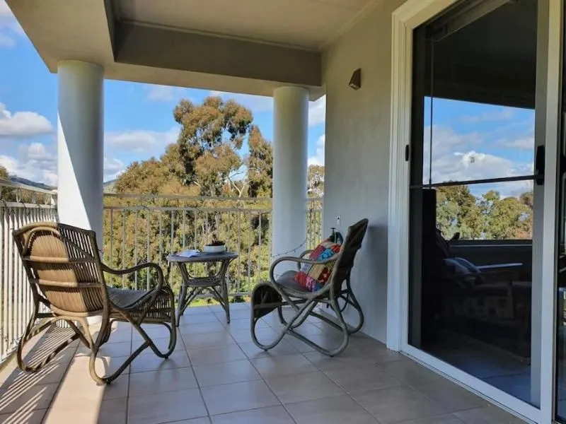 Scenic Villa-Second Storey