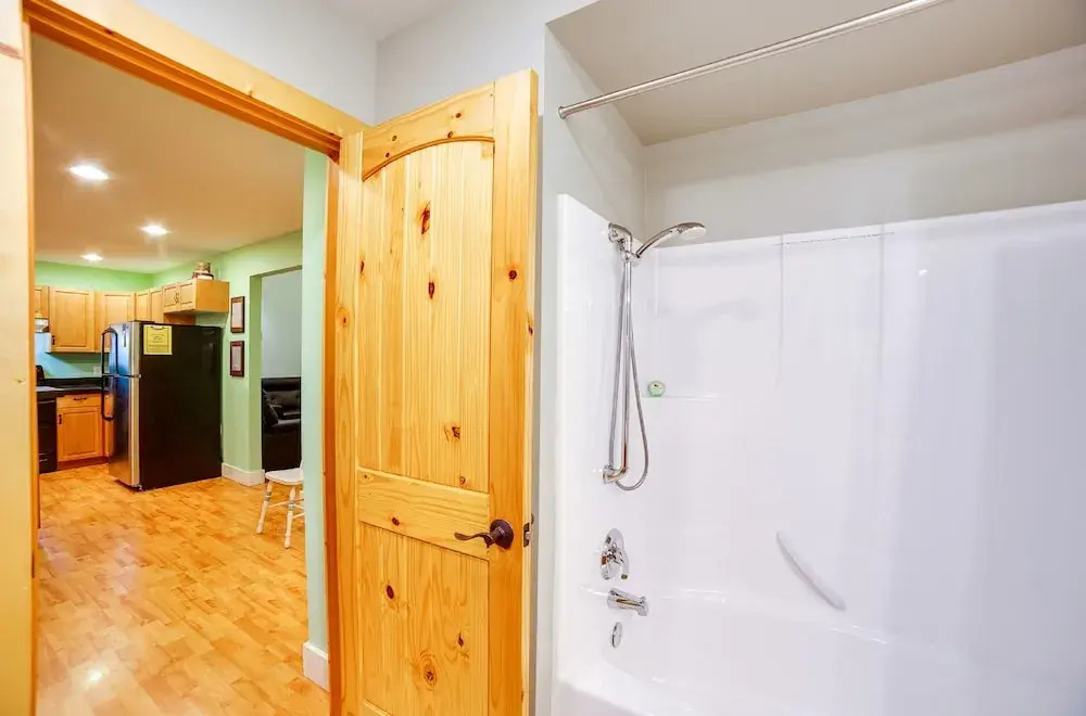 Glacier Springs Cabin 12 - Pet Friendly, Wifi, AC, Sleeps 4