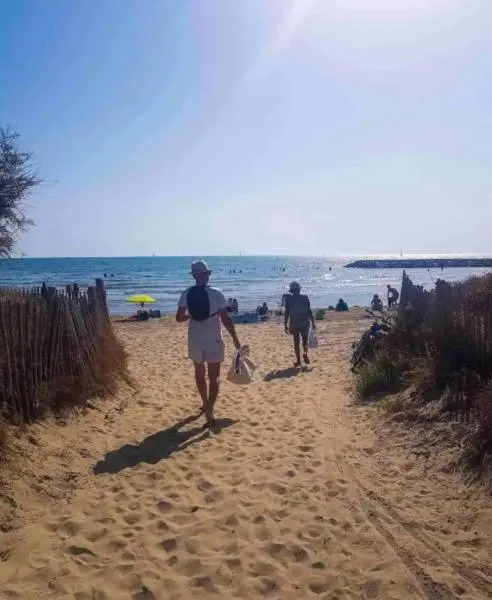 studio LES PIEDS DANS L'EAU situé 150m de la plage -avec PARKING GRATUIT PRIVE - 25m2 - climatisé - balcon - wifi gratuit