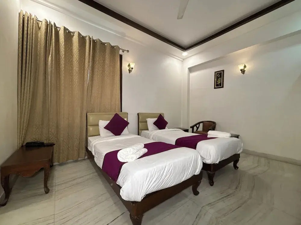 Goyal Hoteliers - Hotel The Agra Grande