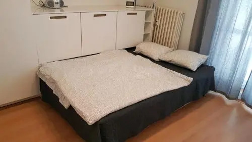 Hidden Gem close to hockey stadium with terrace