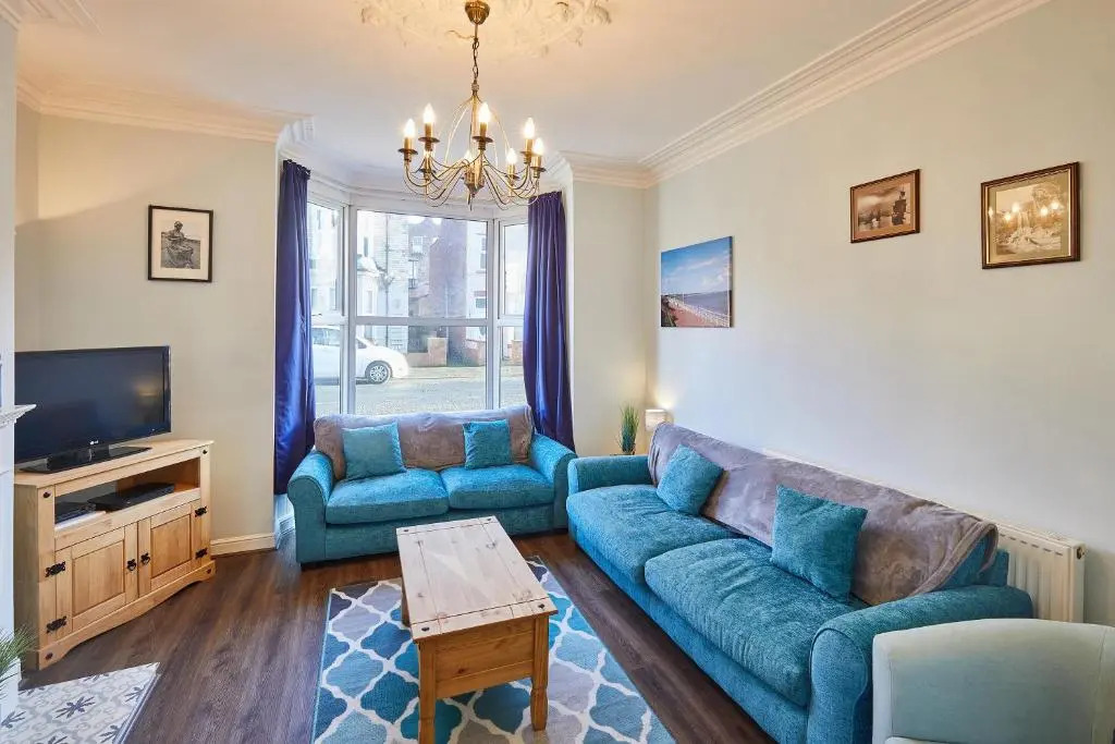 Host Stay Holyrood Lodge