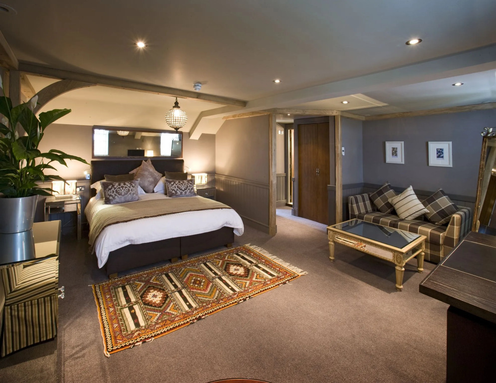 The Farmhouse Hotel and Restaurant