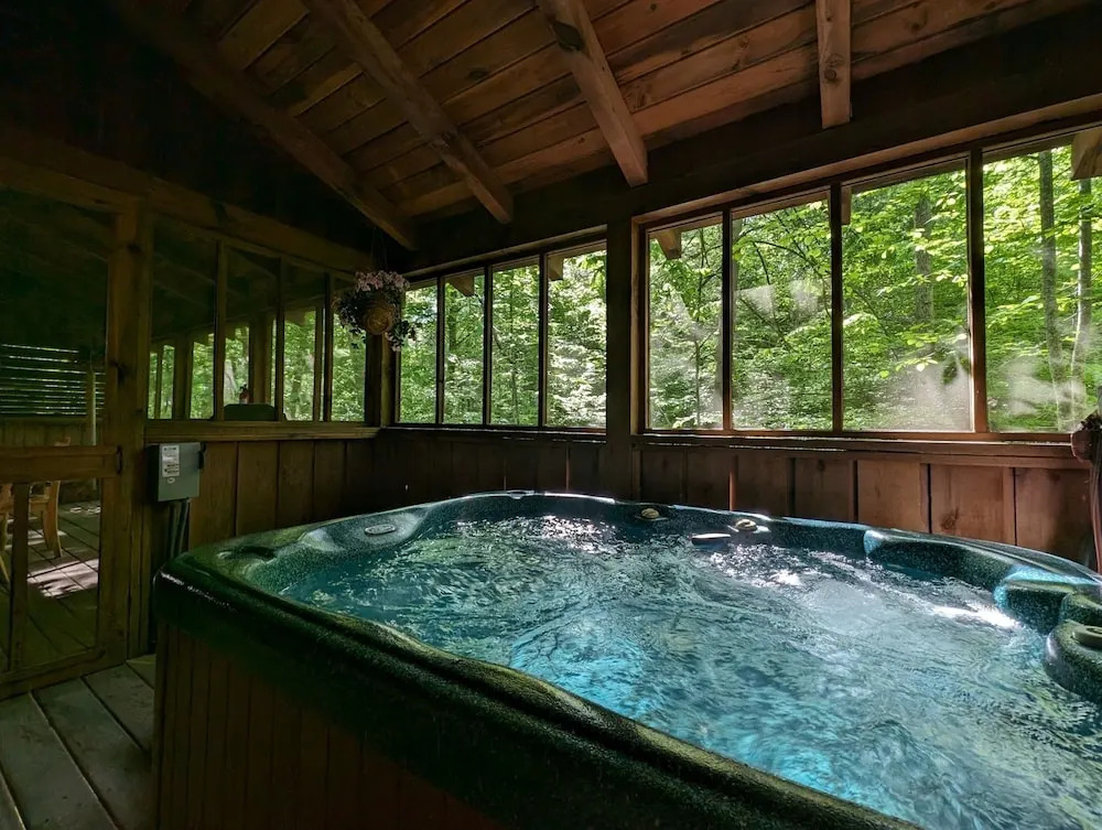 ER57 - Bear Haven - Great location! Close to all the action! cabin