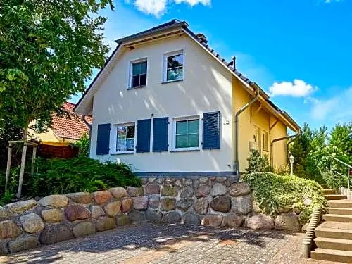Ferienhaus Klünderberg in Binz mit Kamin, Terrasse, Strandkorb