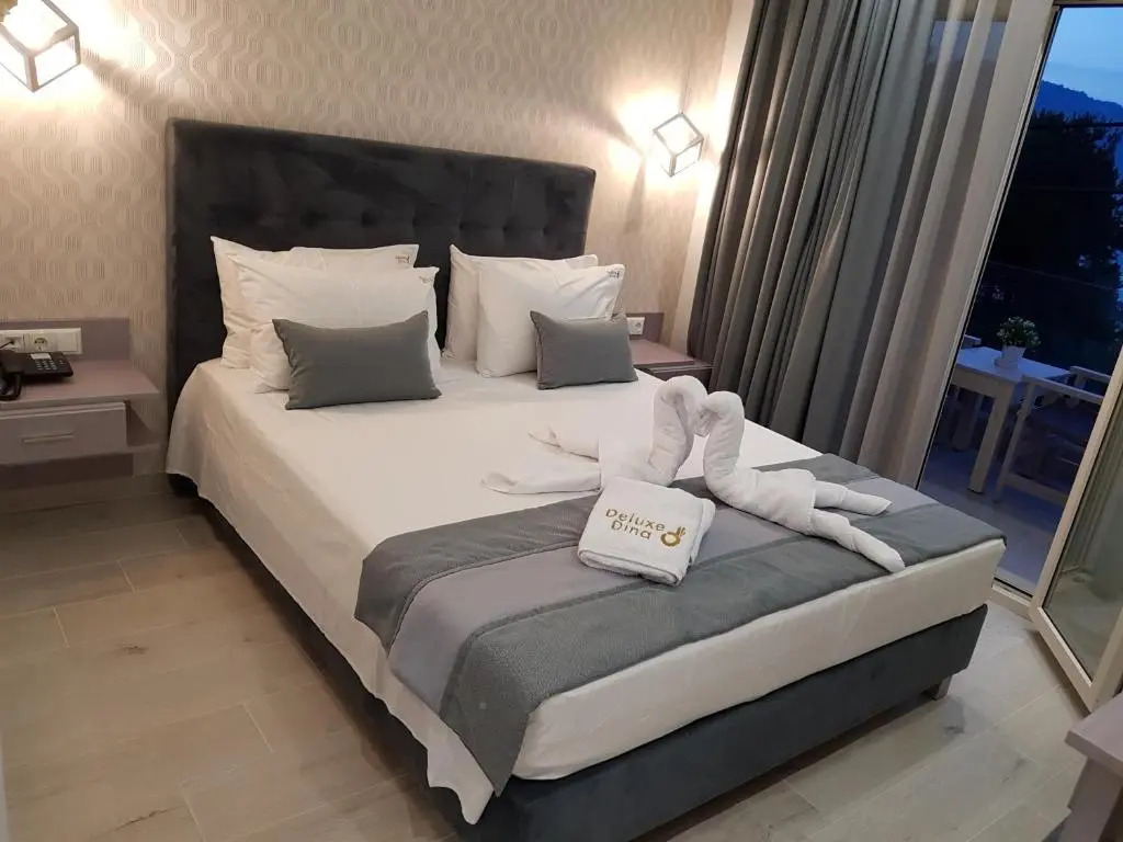 Deluxe Dina