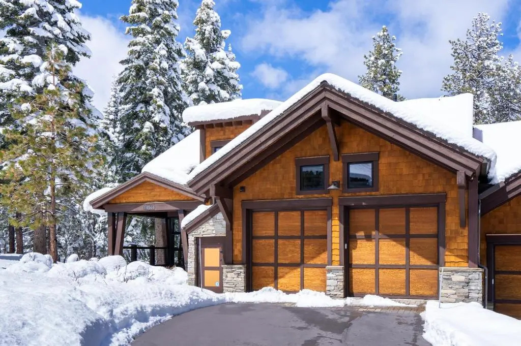 Luxury 4BD True Ski-In/Ski-Out Mid-Mountain Residence - Trailside Northstar