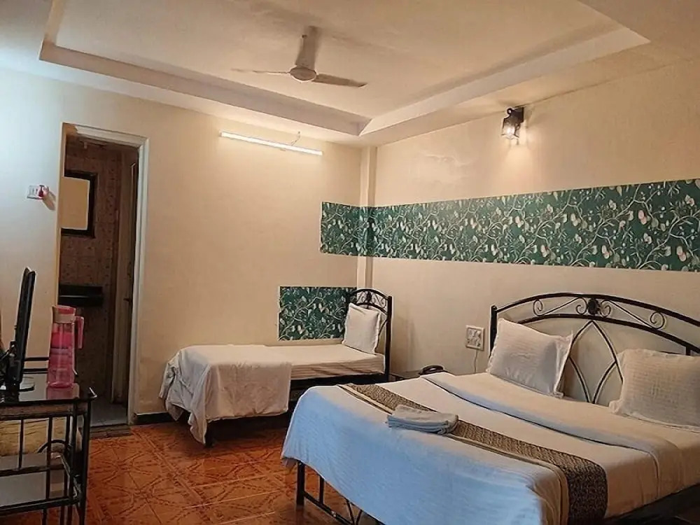 Hotel Sai's Village
