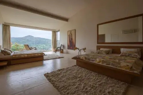 The Glass House by Vista Rooms