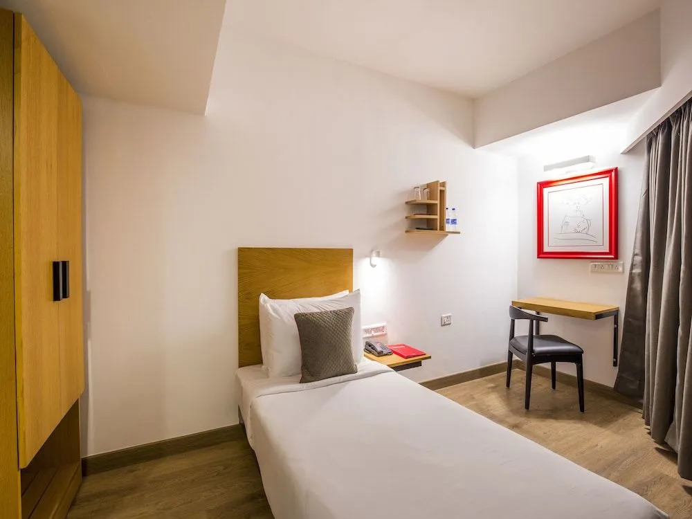OYO Townhouse 022 Koregaon Park Pune