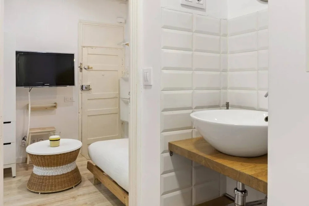 Space-saving Designer Apartment With One Bedroom in Chamberí, Madrid