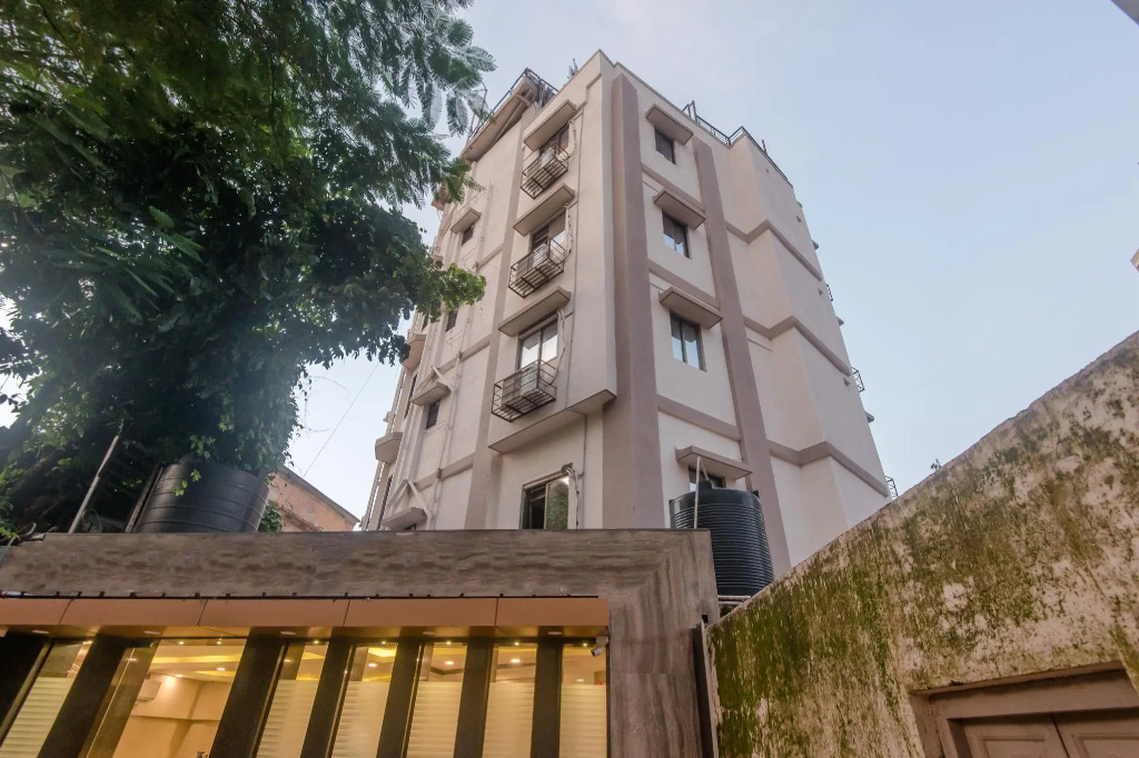 OYO 9748 Hotel Girgaon Palace
