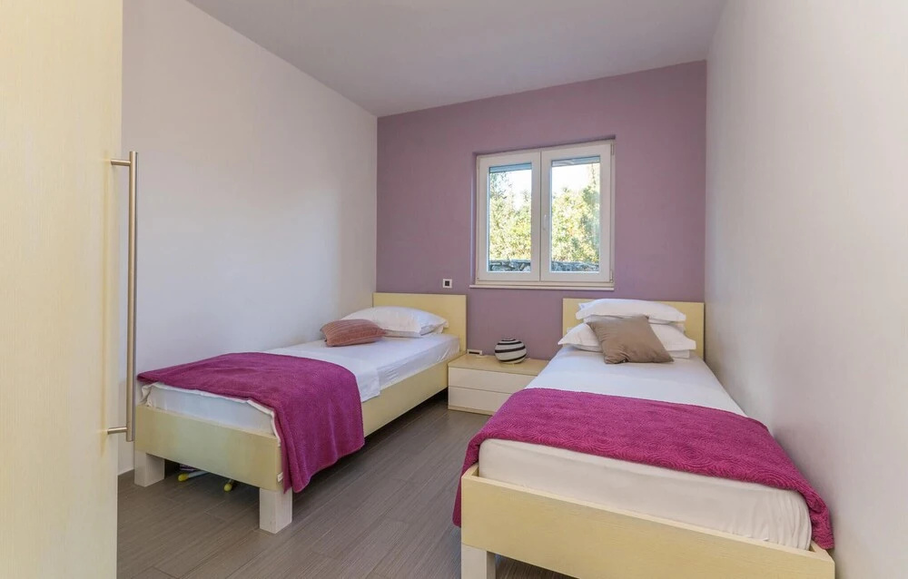 Beautiful Home in Veli Iz With 5 Bedrooms, Wifi and Outdoor Swimming Pool