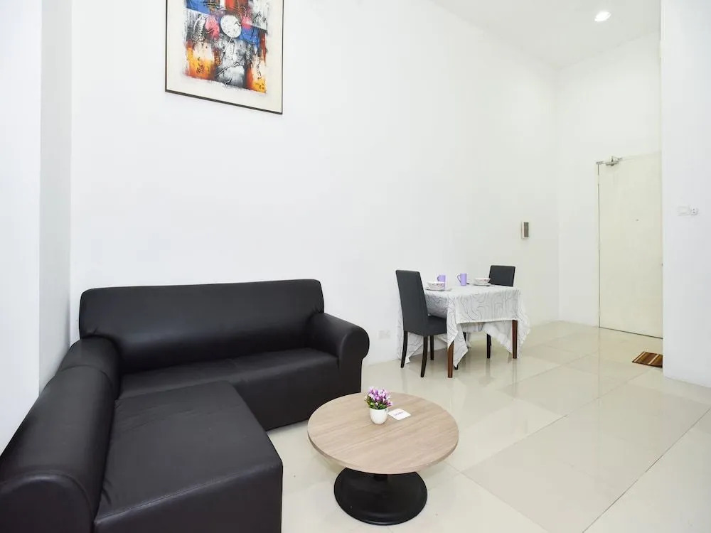OYO Home 968 Homely 1BR Taragon Puteri