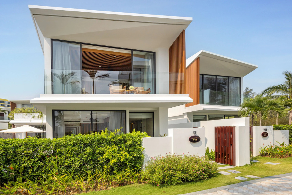 Royal Beachfront Villas & Spa Danang