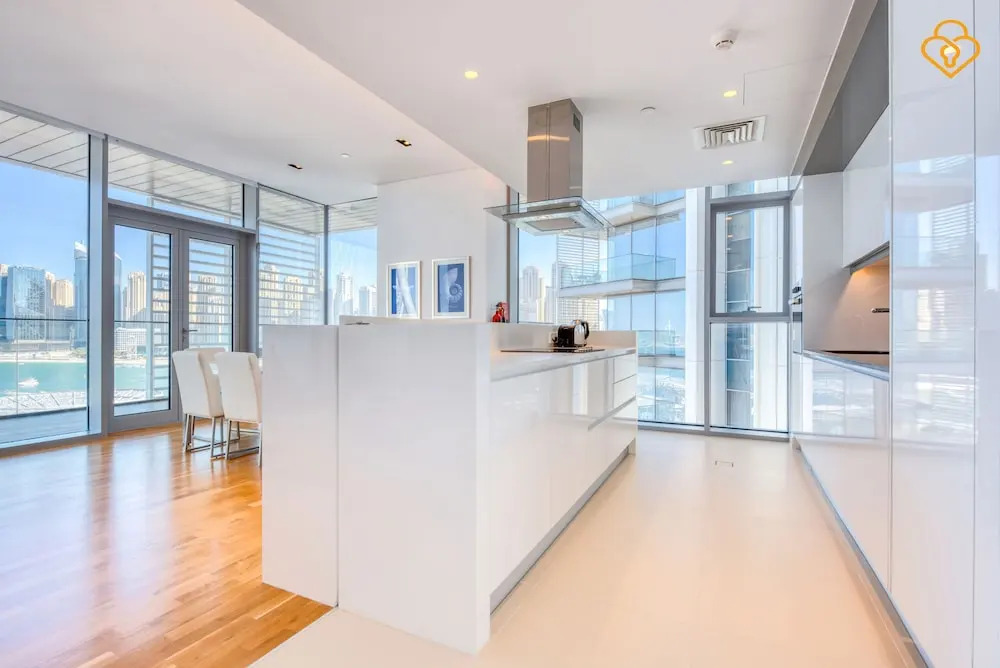 Beautiful Large 3 B/R Apt in BlueWaters Island