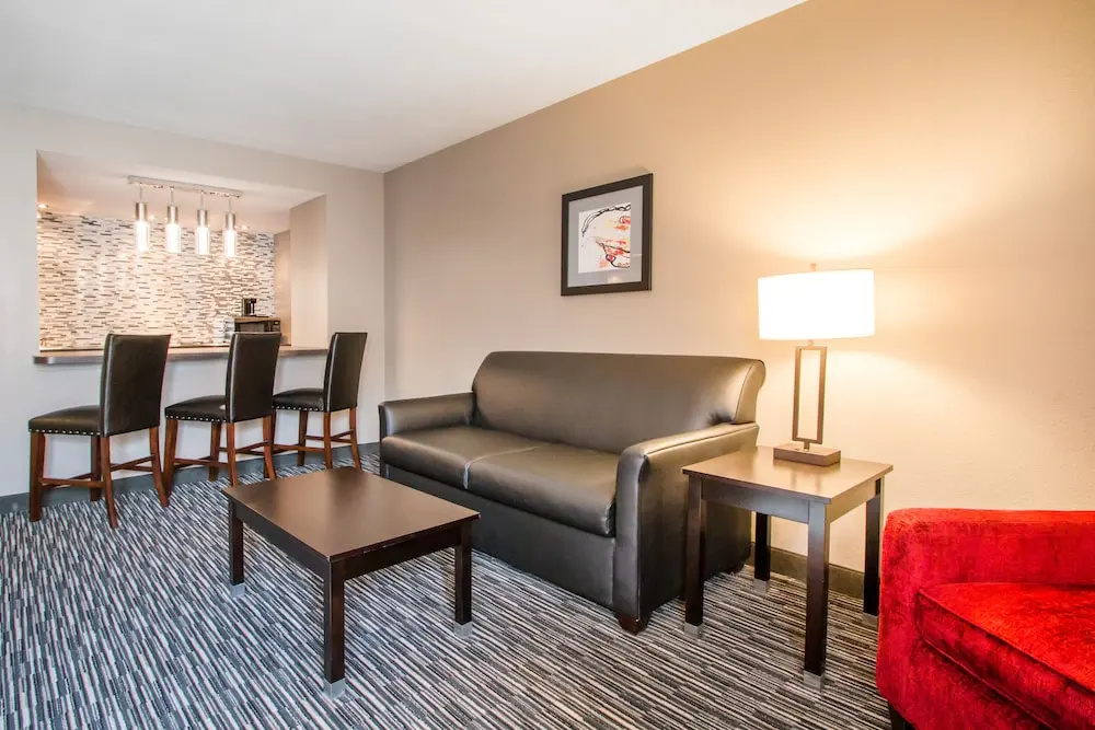 Clarion Inn & Suites Springfield