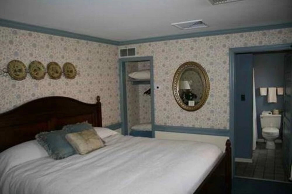 Strasburg Village Inn