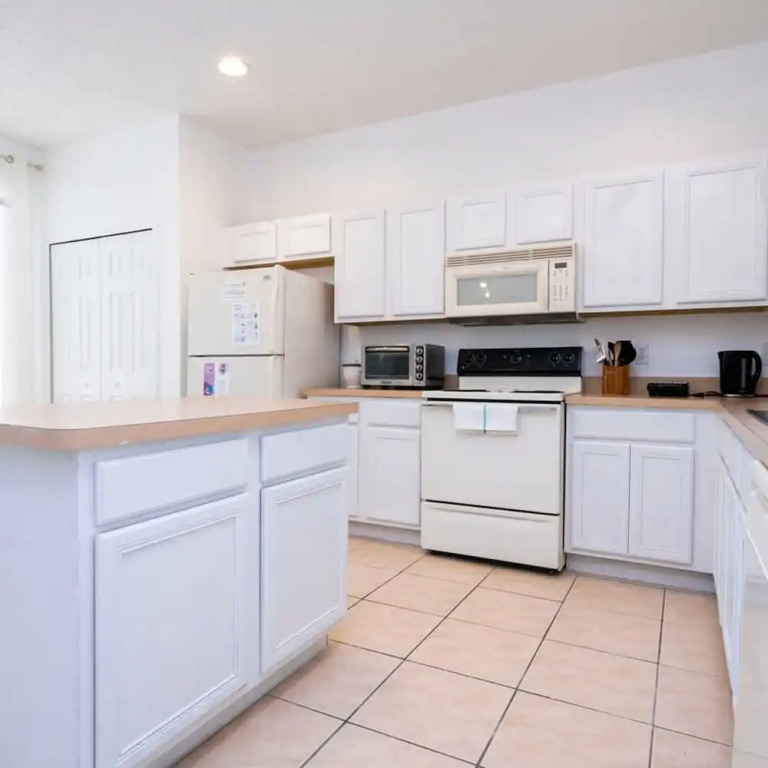 4697 Comfortable 7BD House