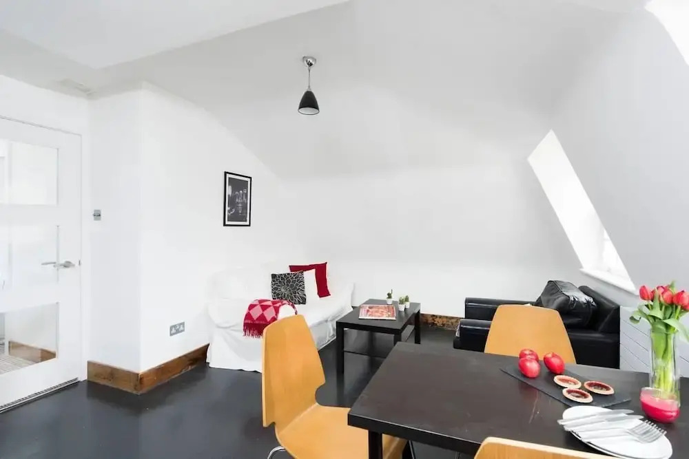 Beautiful And Central 2BR Loft Apartment