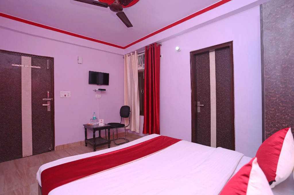 OYO 11407 Hotel Royal King